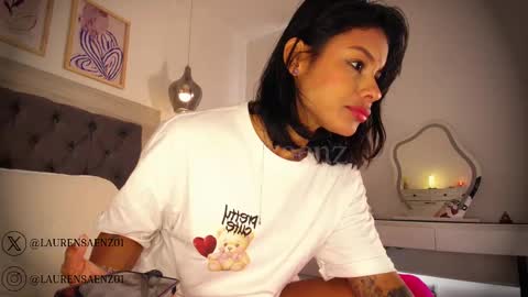 Snapshot of laurensaenz chatting on 27, 9, 2025 Lauren Saenz online show from 27, 9, 2025