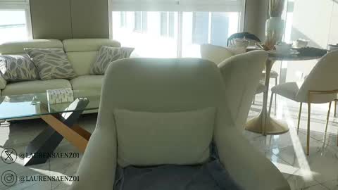 Lauren Saenz online show from 30, 10, 2025