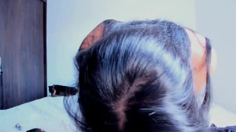 Snapshot of laurent_a chatting on 25, 11, 2025 Lucie online show from 25, 11, 2025