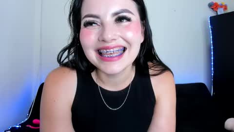 Snapshot of lauryjonson_ chatting on 22, 5, 2026 LauryJonson online show from 22, 5, 2026