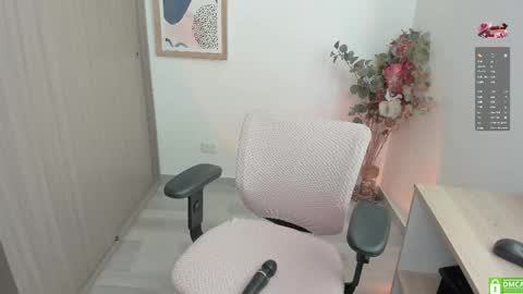 Snapshot of lauryn_chills chatting on 9, 10, 2025 Lauryn online show from 9, 10, 2025