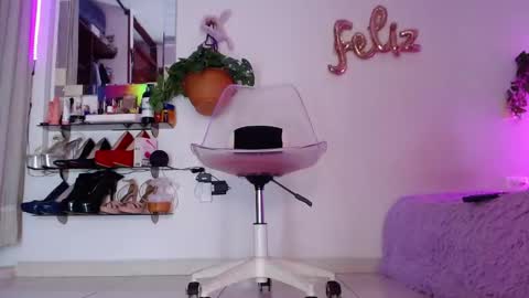 Snapshot of laveneno_ortiz07 chatting on 12, 10, 2025 Cristina online show from 12, 10, 2025