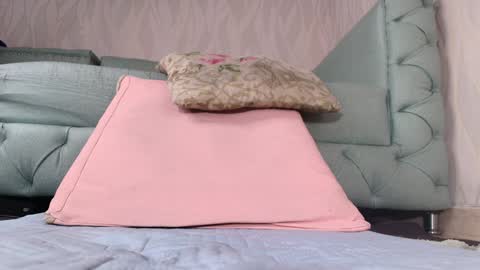 Lay Madison  online show from 6, 2, 2025