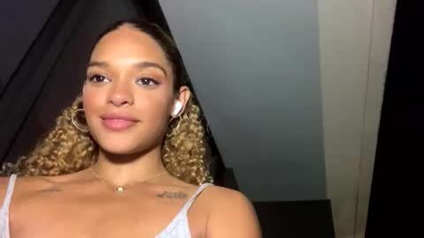 Snapshot of layla351338 chatting on 16, 12, 2025 layla351338 online show from 16, 12, 2025