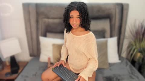 Snapshot of layla_clarke chatting on 28, 2, 2025 layla_clarke online show from 28, 2, 2025