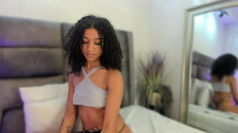 Snapshot of layla_clarke chatting on 5, 3, 2025 layla_clarke online show from 5, 3, 2025