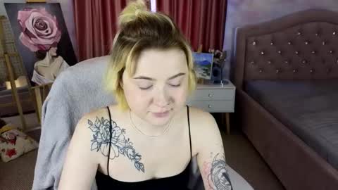 Snapshot of layla_cookies chatting on 4, 11, 2025 Layla online show from 4, 11, 2025