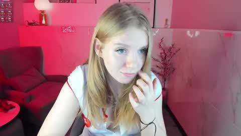 layla_glam online show from 2, 10, 2025