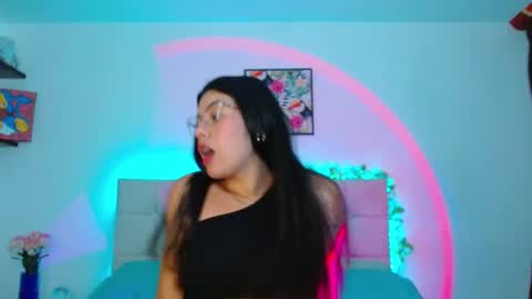 Snapshot of layla_roma chatting on 4, 10, 2025 Lia and Rachel online show from 4, 10, 2025