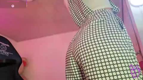 Snapshot of laylafoxy_tay chatting on 18, 10, 2025 laylafoxy_tay online show from 18, 10, 2025