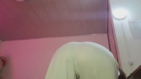 Snapshot of laylafoxy_tay chatting on 5, 11, 2025 laylafoxy_tay online show from 5, 11, 2025