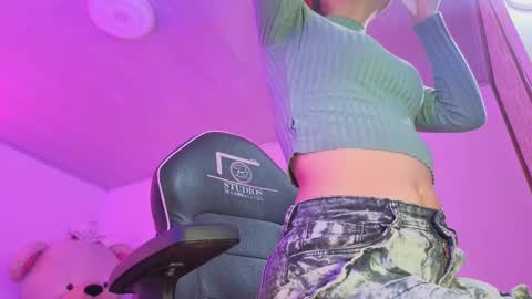 Snapshot of laylafoxy_tay chatting on 7, 11, 2025 laylafoxy_tay online show from 7, 11, 2025