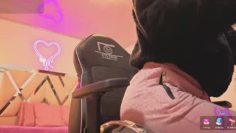 Snapshot of laylafoxy_tay chatting on 2, 12, 2025 laylafoxy_tay online show from 2, 12, 2025