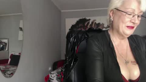 Layla online show from 7, 10, 2025