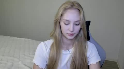 LaylaPretty001 online show from 5, 12, 2025