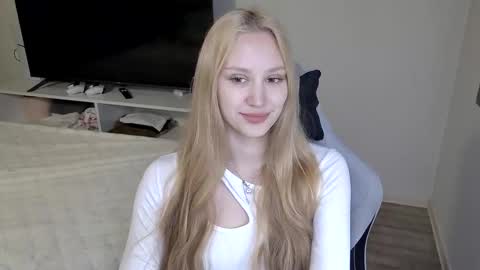 LaylaPretty001 online show from 18, 4, 2026