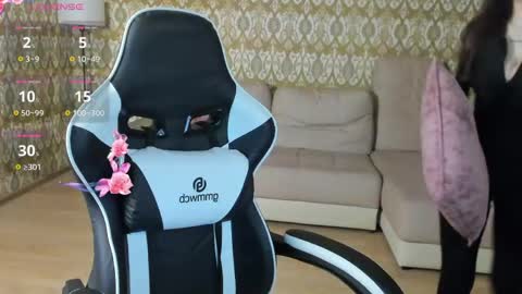 laylaura online show from 13, 5, 2026