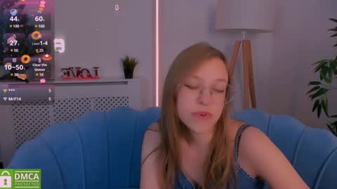 layriantavee online show from 5, 1, 2025