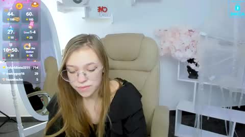 layriantavee online show from 3, 2, 2025