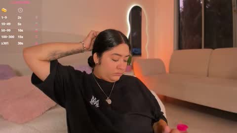 Snapshot of leah_bensoon chatting on 22, 10, 2025 Leah online show from 22, 10, 2025