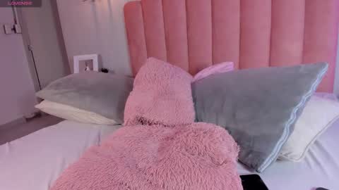 Snapshot of leah_bensoon chatting on 23, 11, 2025 Leah online show from 23, 11, 2025