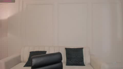 Snapshot of leahnovac chatting on 5, 12, 2025 leahnovac online show from 5, 12, 2025