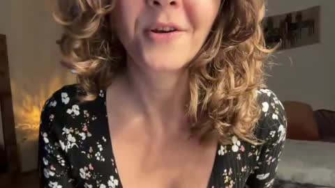 Snapshot of leahsparkles chatting on 18, 10, 2025 Leah Sparkles online show from 18, 10, 2025