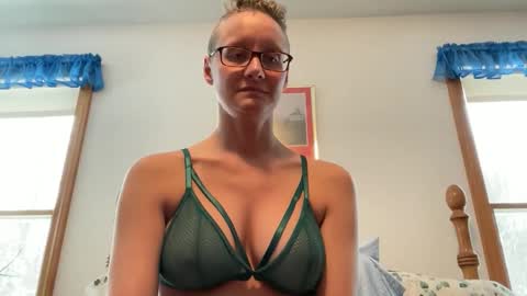 Snapshot of leahwilde chatting on 4, 12, 2025 Lee online show from 4, 12, 2025