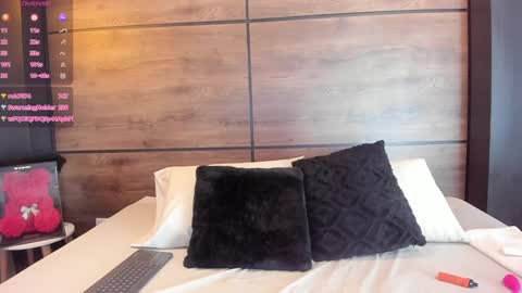 Snapshot of leamonroe__ chatting on 3, 1, 2025 Hey Im Lea online show from 3, 1, 2025