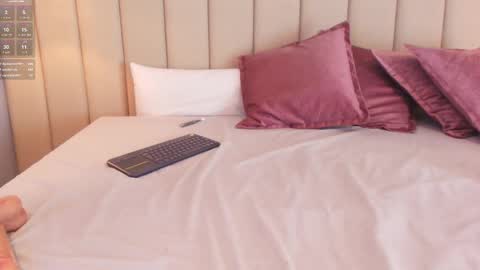 Snapshot of leamonroe__ chatting on 9, 3, 2025 Hey Im Lea online show from 9, 3, 2025