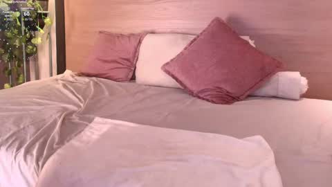 Snapshot of leamonroe__ chatting on 12, 9, 2025 Hey Im Lea online show from 12, 9, 2025