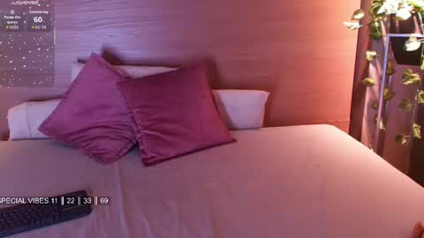 Snapshot of leamonroe__ chatting on 18, 9, 2025 Hey Im Lea online show from 18, 9, 2025