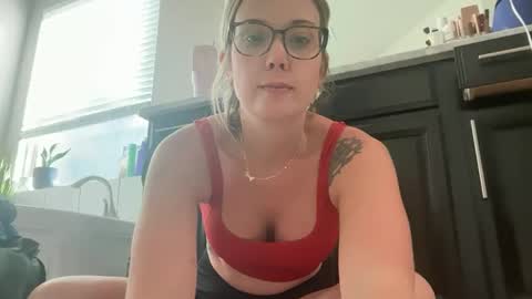 Snapshot of leanneluxecouple chatting on 21, 9, 2025 leanneluxecouple online show from 21, 9, 2025