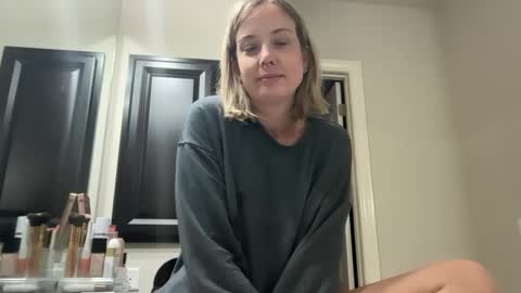 Snapshot of leanneluxecouple chatting on 1, 10, 2025 leanneluxecouple online show from 1, 10, 2025