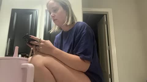 Snapshot of leanneluxecouple chatting on 7, 10, 2025 leanneluxecouple online show from 7, 10, 2025