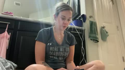 Snapshot of leanneluxecouple chatting on 13, 10, 2025 leanneluxecouple online show from 13, 10, 2025