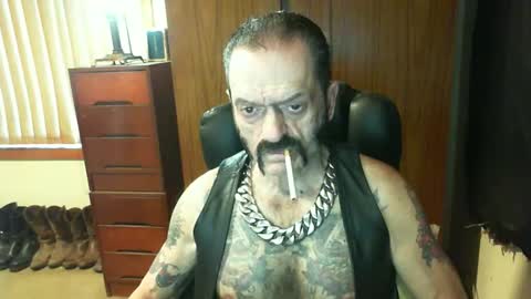 Snapshot of leathergreaser chatting on 4, 1, 2025 leathergreaser online show from 4, 1, 2025