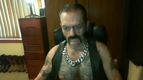 Snapshot of leathergreaser chatting on 4, 1, 2025 leathergreaser online show from 4, 1, 2025