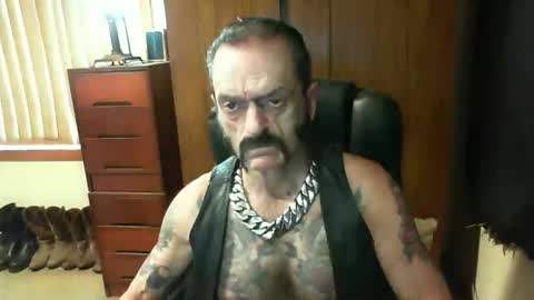 Snapshot of leathergreaser chatting on 7, 1, 2025 leathergreaser online show from 7, 1, 2025