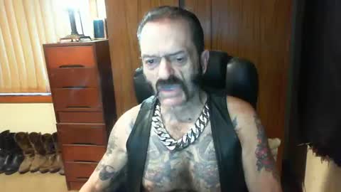 Snapshot of leathergreaser chatting on 7, 1, 2025 leathergreaser online show from 7, 1, 2025