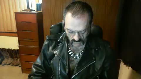 Snapshot of leathergreaser chatting on 8, 1, 2025 leathergreaser online show from 8, 1, 2025