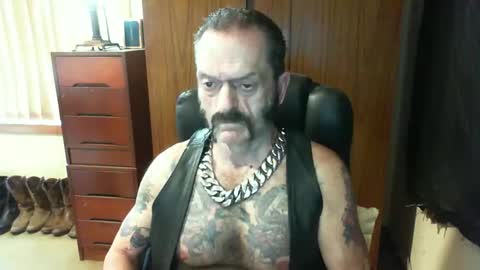 Snapshot of leathergreaser chatting on 10, 1, 2025 leathergreaser online show from 10, 1, 2025