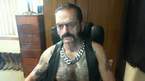 Snapshot of leathergreaser chatting on 10, 1, 2025 leathergreaser online show from 10, 1, 2025