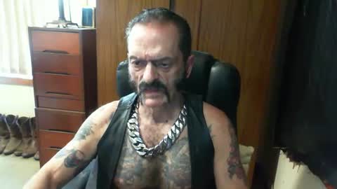 Snapshot of leathergreaser chatting on 11, 1, 2025 leathergreaser online show from 11, 1, 2025