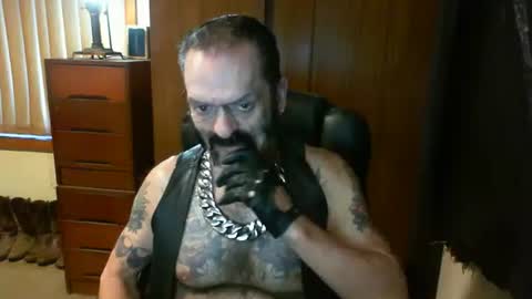 Snapshot of leathergreaser chatting on 11, 1, 2025 leathergreaser online show from 11, 1, 2025