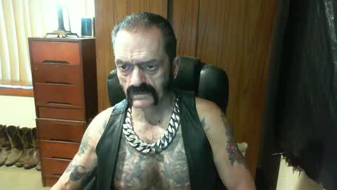 Snapshot of leathergreaser chatting on 12, 1, 2025 leathergreaser online show from 12, 1, 2025