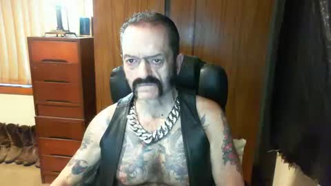 Snapshot of leathergreaser chatting on 15, 1, 2025 leathergreaser online show from 15, 1, 2025
