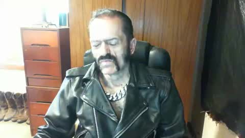 Snapshot of leathergreaser chatting on 18, 1, 2025 leathergreaser online show from 18, 1, 2025