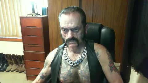 Snapshot of leathergreaser chatting on 22, 1, 2025 leathergreaser online show from 22, 1, 2025