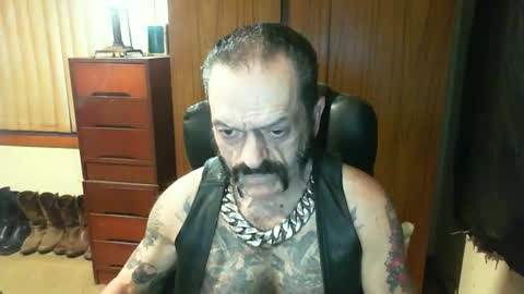 Snapshot of leathergreaser chatting on 22, 1, 2025 leathergreaser online show from 22, 1, 2025